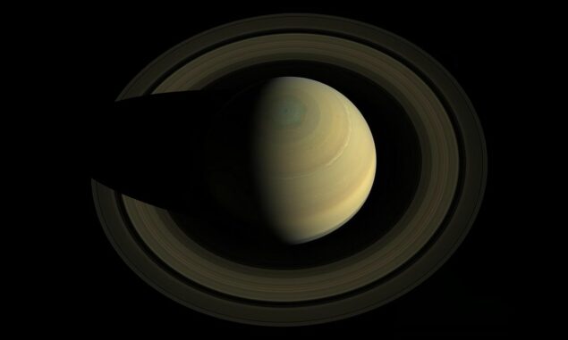 Saturn mit seinem charakteristischen Ringsystem. (Credit: Courtesy of NASA / JPL-Caltech / SSI / Cornell) Saturn mit seinem charakteristischen Ringsystem. (Credit: Courtesy of NASA / JPL-Caltech / SSI / Cornell)