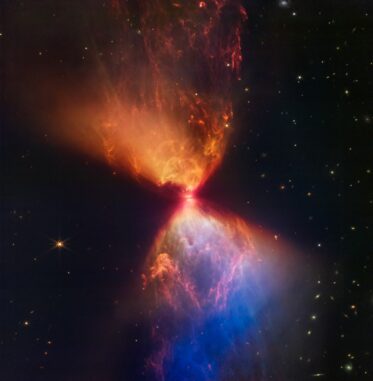 Die Dunkelwolke um den Protostern L1527, aufgenommen vom James Webb Space Telescope. (Credits: SCIENCE: NASA, ESA, CSA, STScI; IMAGE PROCESSING: Joseph DePasquale (STScI), Alyssa Pagan (STScI), Anton M. Koekemoer (STScI))