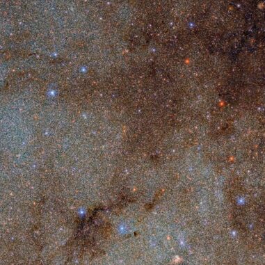Ein kleiner Ausschnitt aus dem neuen Panoramabild des Dark Energy Camera Plane Survey (DECaPS2) der Milchstraße. (Credits: DECaPS2 / DOE / FNAL / DECam / CTIO / NOIRLab / NSF / AURA Image processing: M. Zamani & D. de Martin (NSF’s NOIRLab))