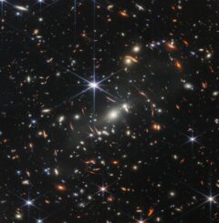 Der Galaxienhaufen SMACS 0723, aufgenommen vom James Webb Space Telescope. (Credits; NASA, ESA, CSA, STScI)