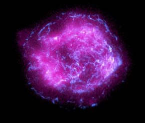 Der Supernova-Überrest Cassiopeia A mit Daten von IXPE und Chandra. (Credits: NASA / CXC / SAO / IXPE)