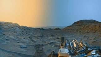 Curiosity-Panorama von Marker Band Valley auf dem Mars, aufgenommen am 8. April 2023. (Credits: NASA / JPL-Caltech)