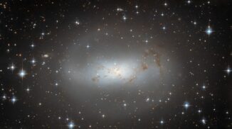 Hubble-Aufnahme der irregulären Galaxie ESO 174-1. (Credits: ESA / Hubble & NASA, R. Tully)