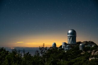 Das Mayall 4-Meter-Teleskop des Kitt Peak Observatory in Tucson (Arizona). (Credits: Marilyn Sargent / Berkeley Lab)