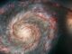 Magnetfelder in der Whirlpool-Galaxie M51, basierend auf Daten des Stratospheric Observatory for Infrared Astronomy (SOFIA) auf einem optischen Bild des Hubble-Teleskops. (Credit: NASA, SOFIA, HAWC+, Alejandro S. Borlaff; JPL-Caltech, ESA, Hubble))