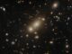 Hubble-Aufnahme eines Galaxienhaufens mit zahlreichen elliptischen Galaxien. (Credits: ESA / Hubble & NASA, H. Ebeling)