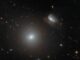 Hubble-Aufnahme der Galaxien NGC 3558 und LEDA 83465. (Credits: ESA / Hubble & NASA, M. West)