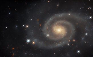 Hubble-Aufnahme der schwachen Spiralgalaxie UGC 11105. (Credits: ESA / Hubble & NASA, R. J. Foley (UC Santa Cruz))