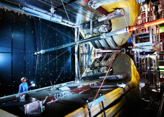 Der LHCb-Detektor. (Credits: Maximilien Brice, CERN) Der LHCb-Detektor. (Credits: Maximilien Brice, CERN)