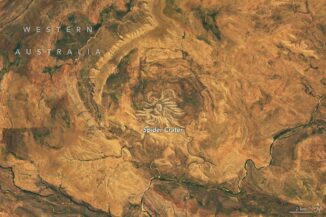 Der Spinnenkrater in Australien. (Credits: NASA Earth Observatory image by Michala Garrison, using Landsat data from the U.S. Geological Survey)